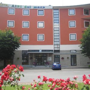 Hotel Alpi Del Mare